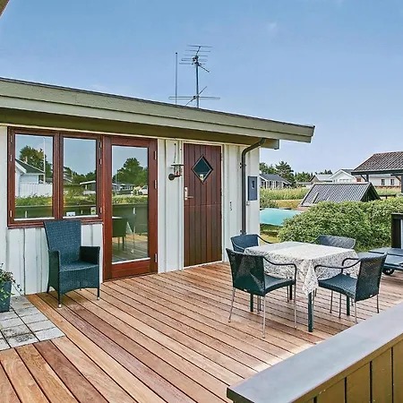 Three-bedroom Juelsminde With Sea View 09 *