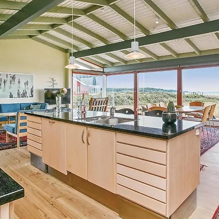 Feriehus Three-bedroom Juelsminde With Sea View 09