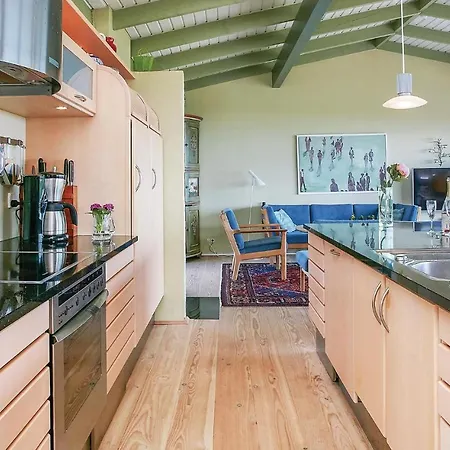 Three-bedroom Juelsminde With Sea View 09 *