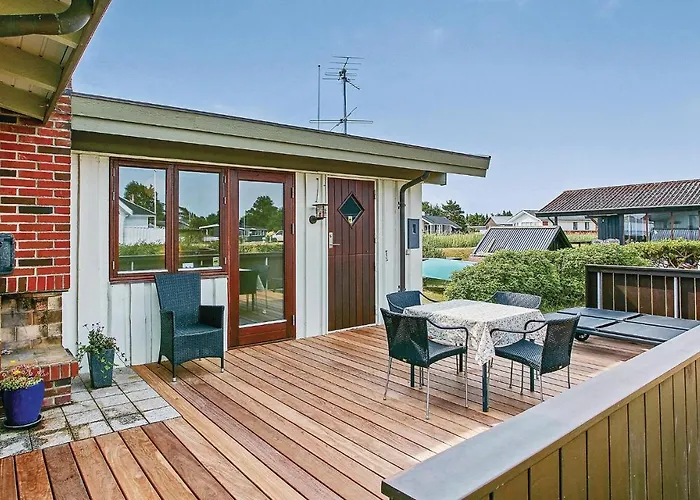 Three-bedroom Juelsminde With Sea View 09 *
