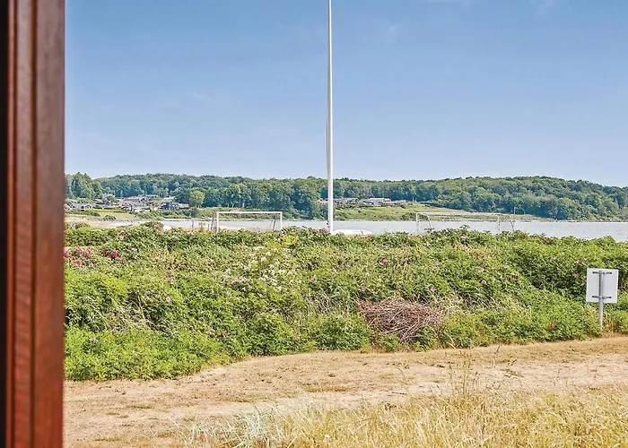 Three-bedroom Juelsminde With Sea View 09 *